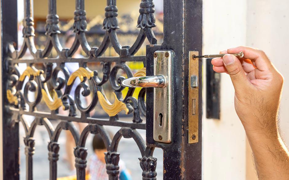 comment ouvrir une serrure ancienne Écouen